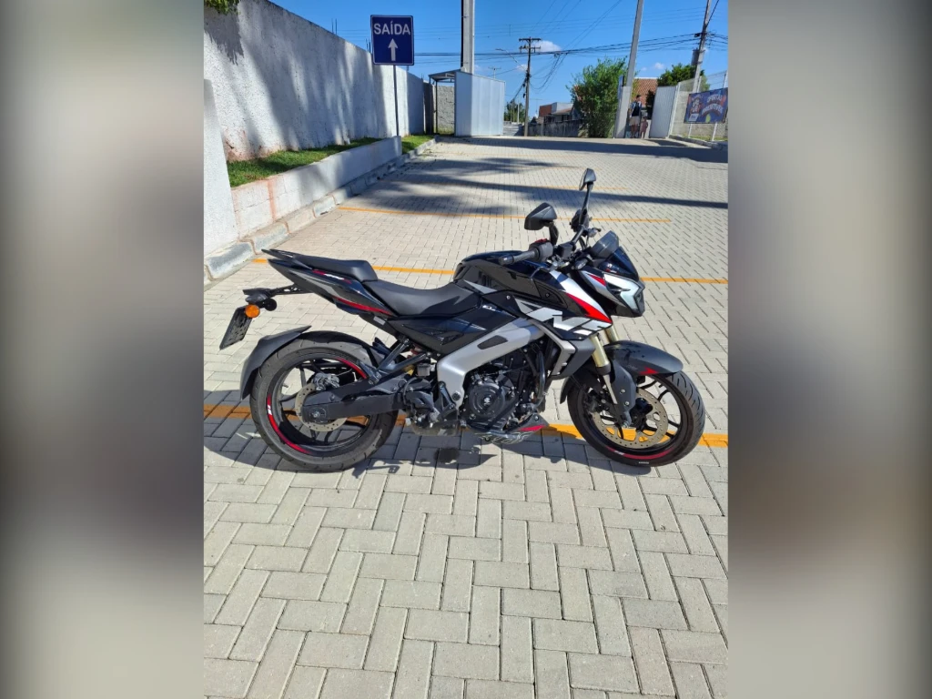 Bajaj Dominar 250 2025 preta à venda no Motonline - foto 2 de 8