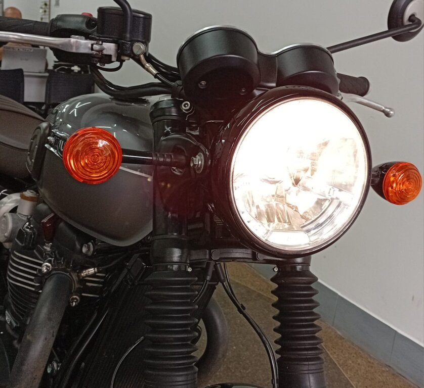 Imagem 17 - Triumph BONNEVILLE T120B 2023