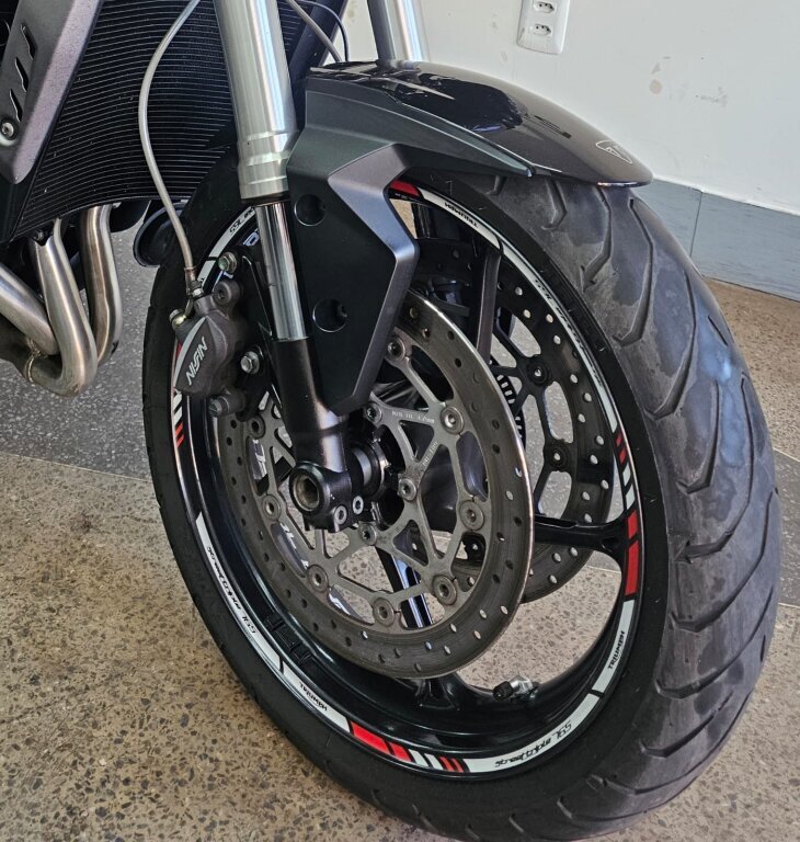 Imagem 4 - Triumph STREET TRIPLE S 2017