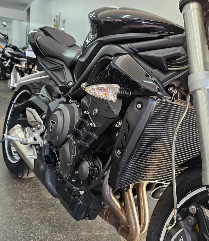 Imagem 3 - Triumph STREET TRIPLE S 2017