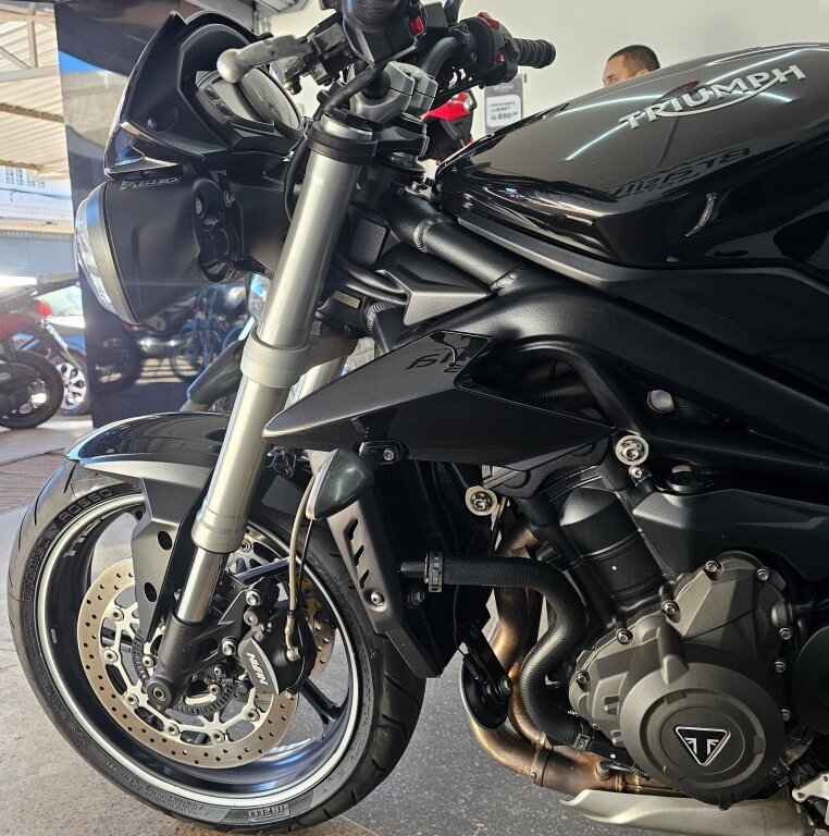 Imagem 11 - Triumph STREET TRIPLE S 2017