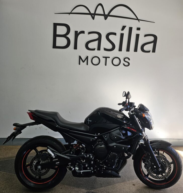 Yamaha XJ6 N 2011