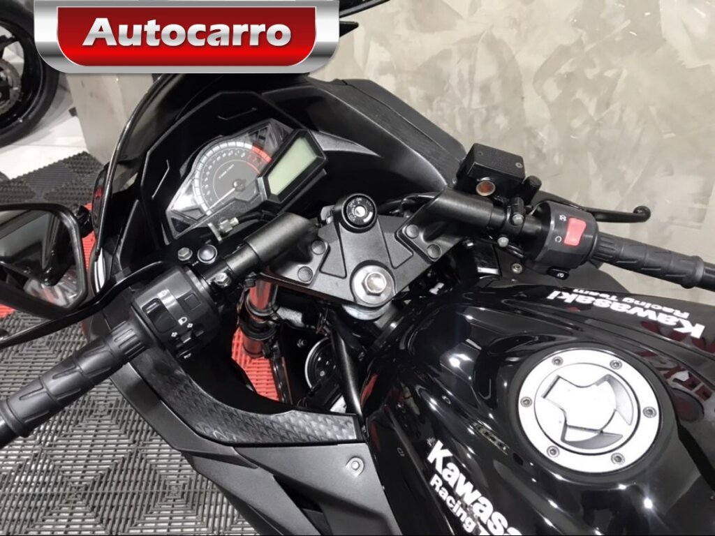 KAWASAKI NINJA 300 PRETA GASOLINA