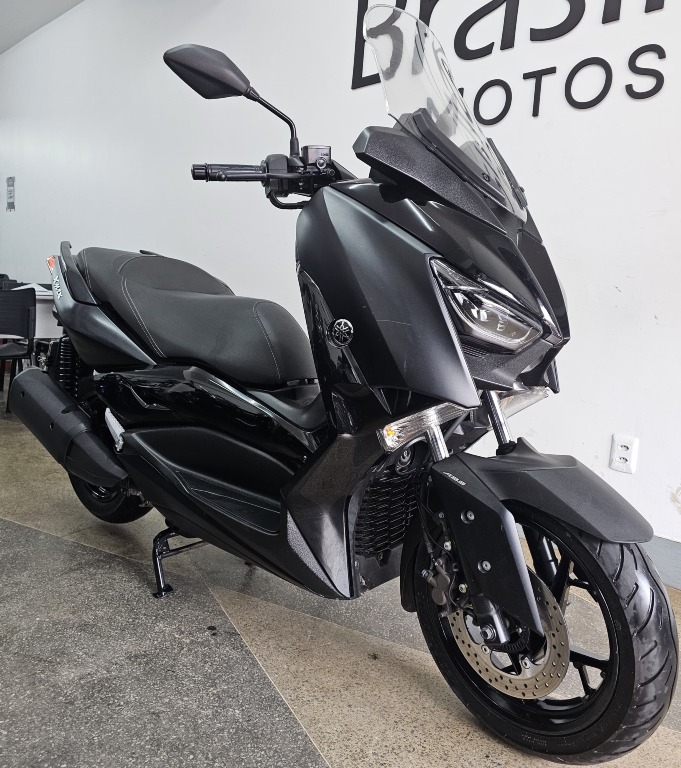 imagem moto Yamaha XMax 2021