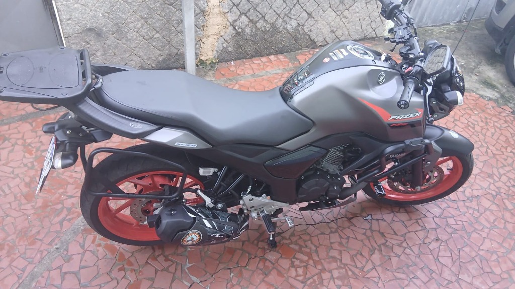 imagem moto YAMAHA FZ15 150 FAZER CONNECTED FLEX 2025