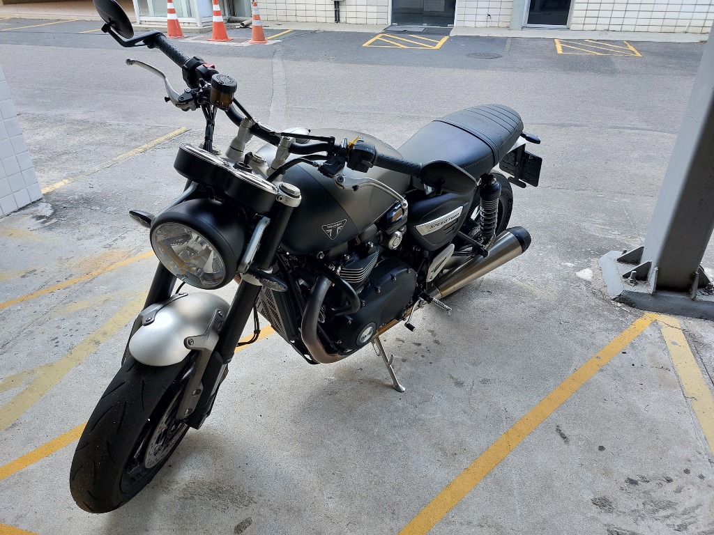 Foto TRIUMPH Speed Twin 1200cc 2023