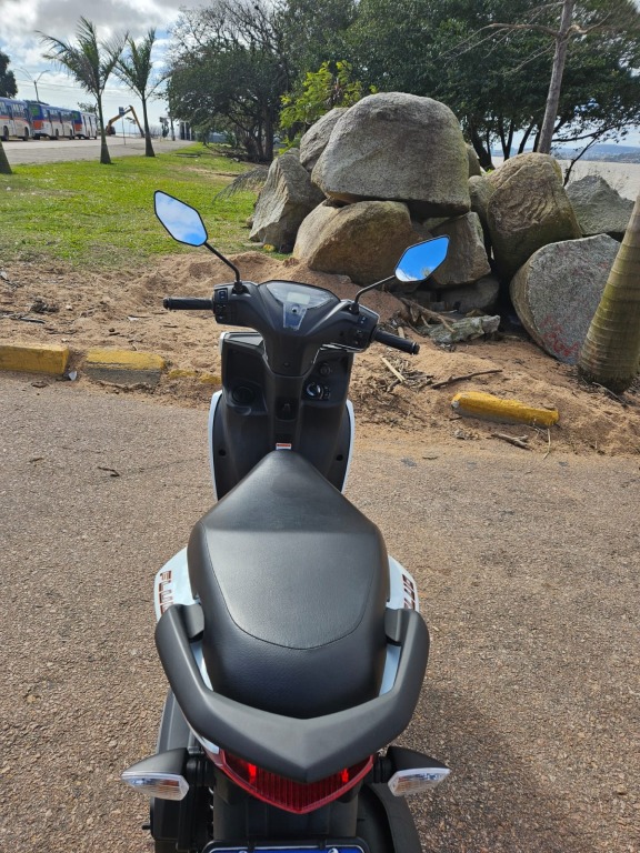 Foto YAMAHA FLUO 125 ABS 2024