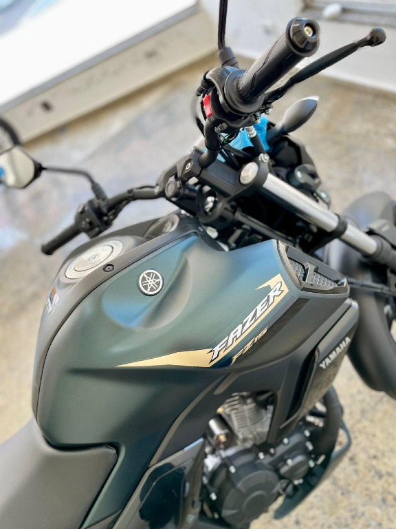 Foto YAMAHA FZ15 150 FAZER CONNECTED FLEX 2025