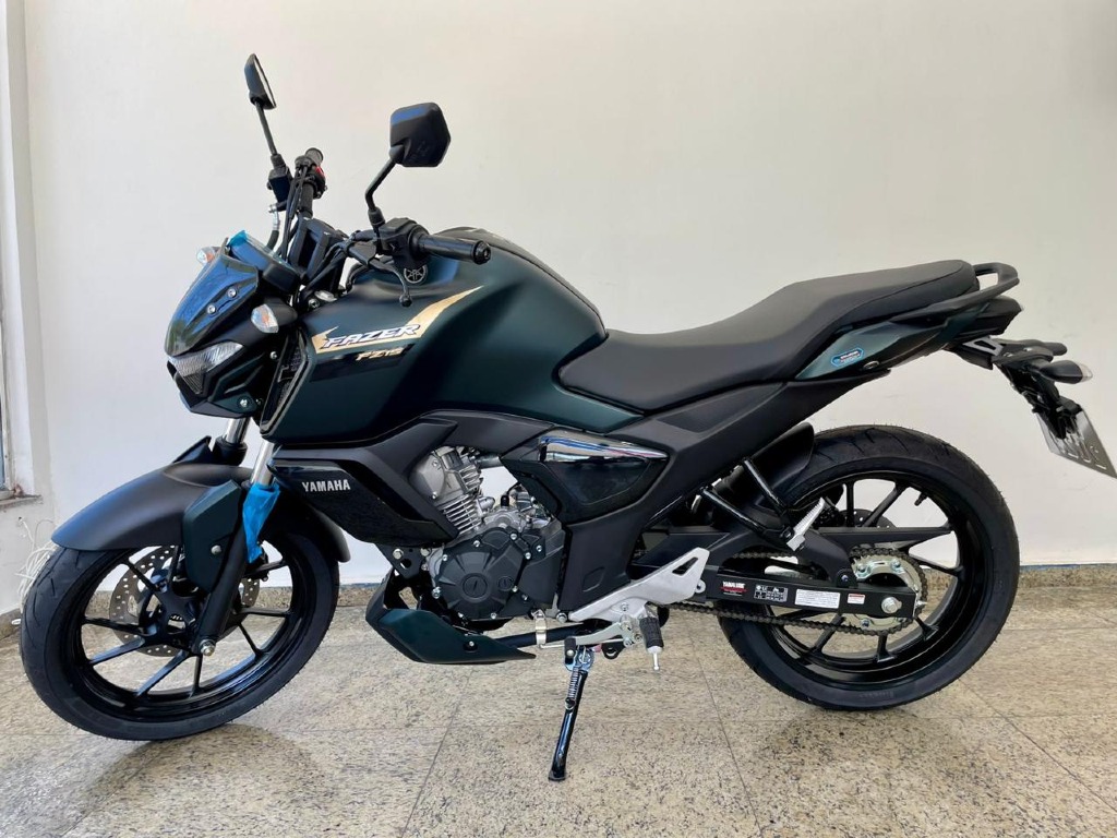 Foto YAMAHA FZ15 150 FAZER CONNECTED FLEX 2025