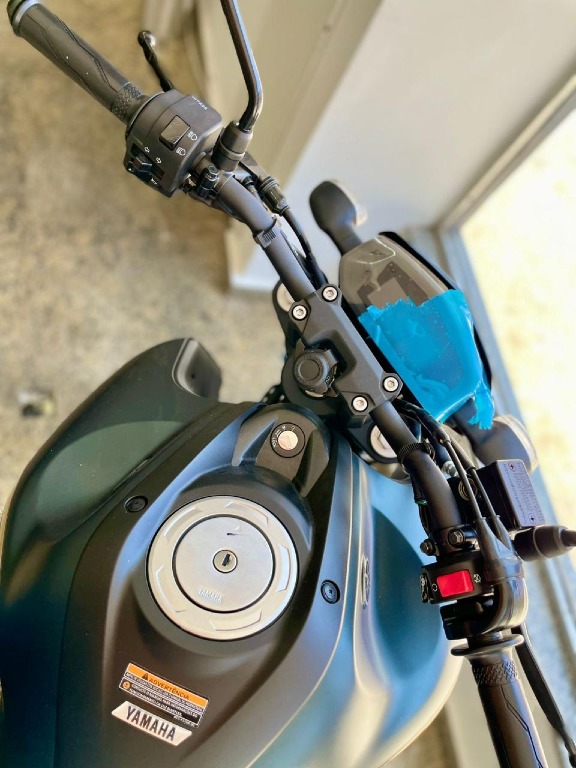Foto YAMAHA FZ15 150 FAZER CONNECTED FLEX 2025