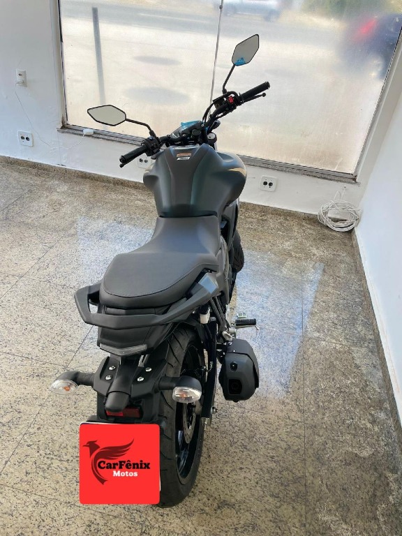 Foto YAMAHA FZ15 150 FAZER CONNECTED FLEX 2025