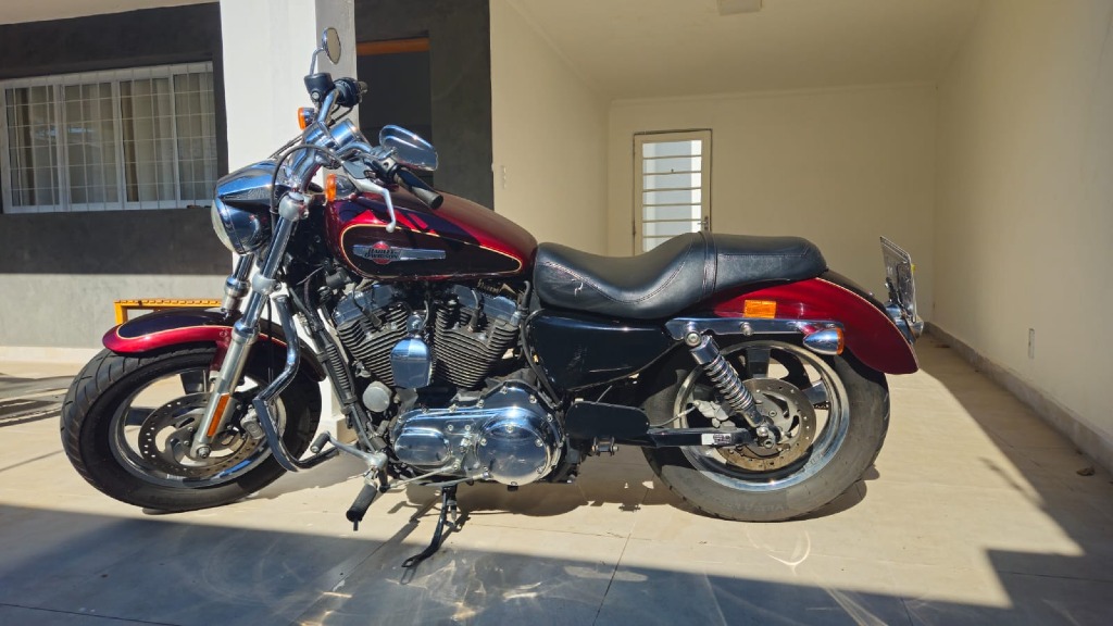 Foto HARLEY-DAVIDSON XL 1200 CUSTOM 2015