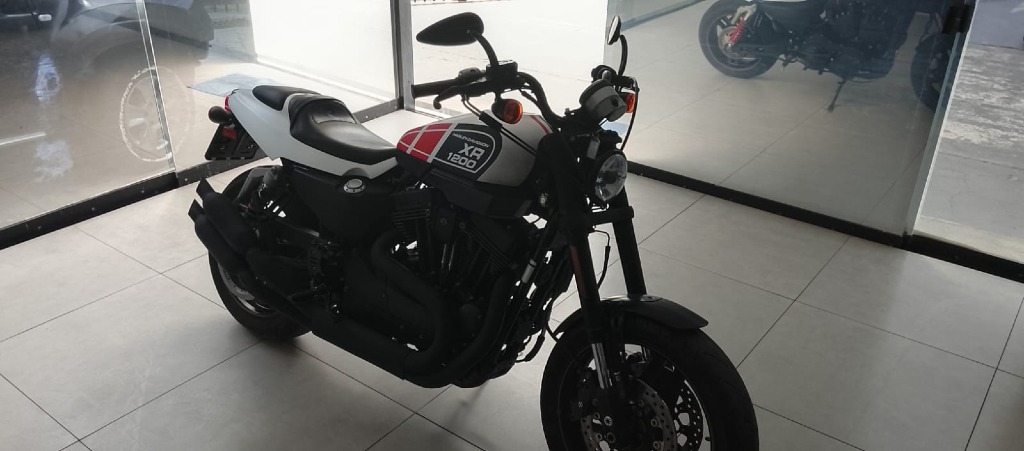 Foto HARLEY-DAVIDSON XR 1200X SPORTSTER 2012