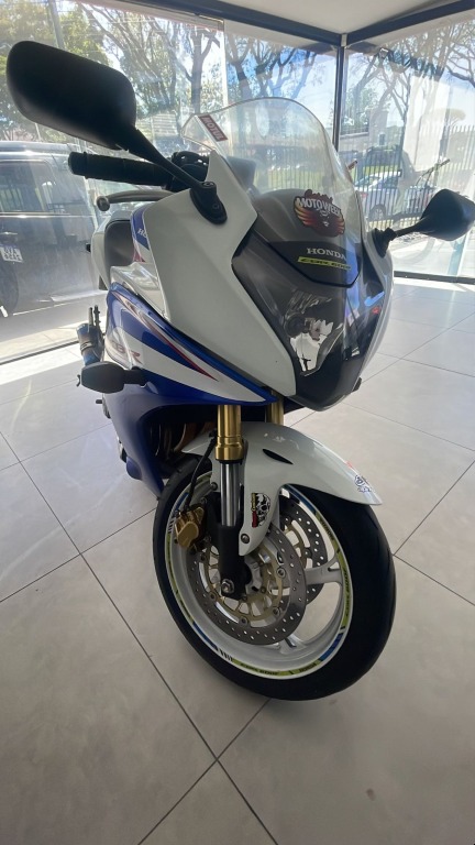 Foto HONDA CBR 600 F 2014