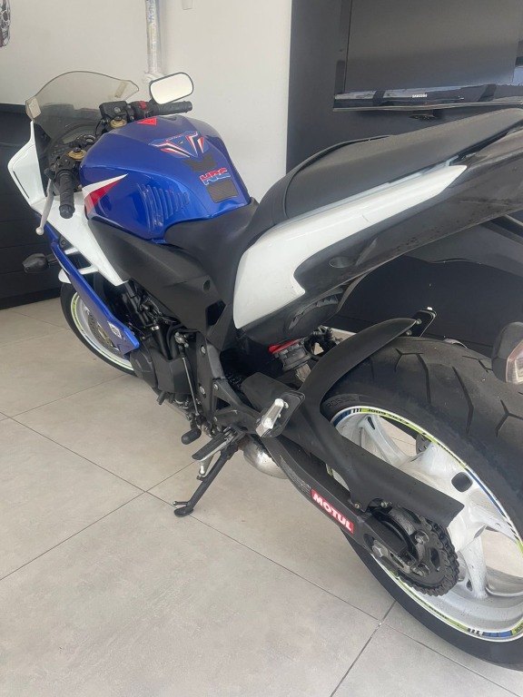 Foto HONDA CBR 600 F 2014