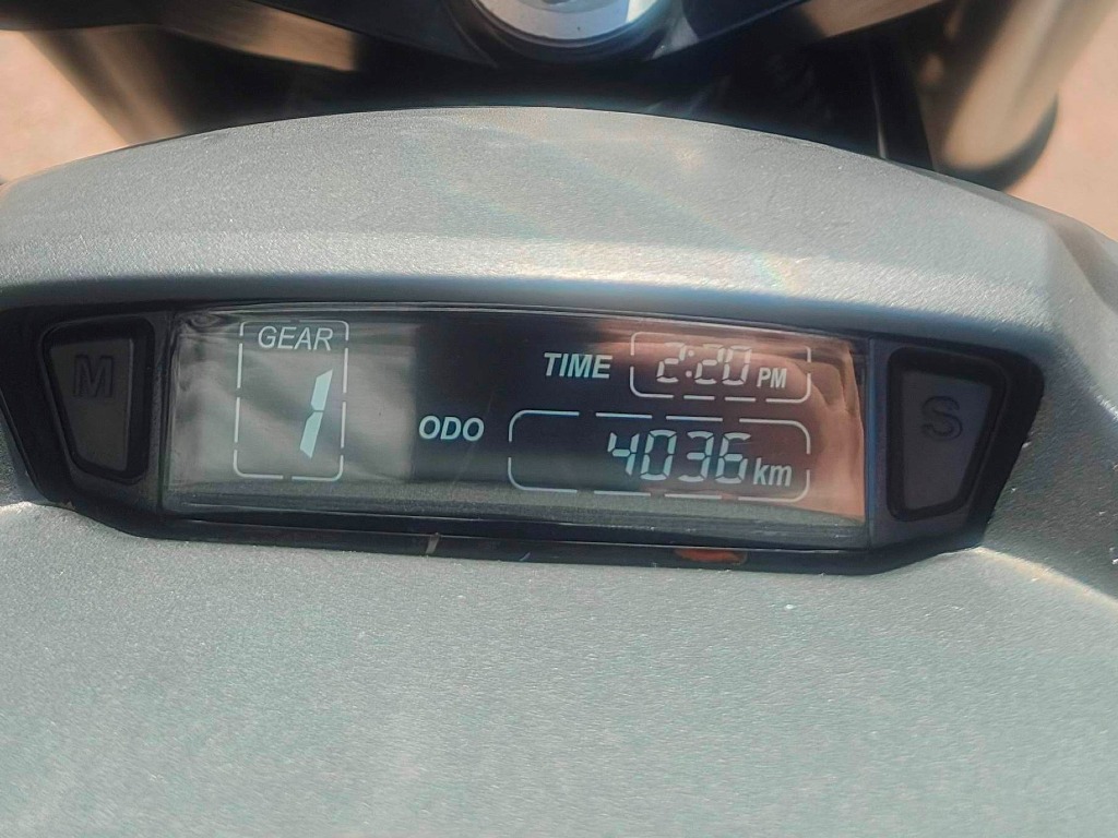 imagem moto BAJAJ DOMINAR 400  2025