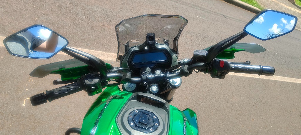 Foto BAJAJ DOMINAR 400  2025