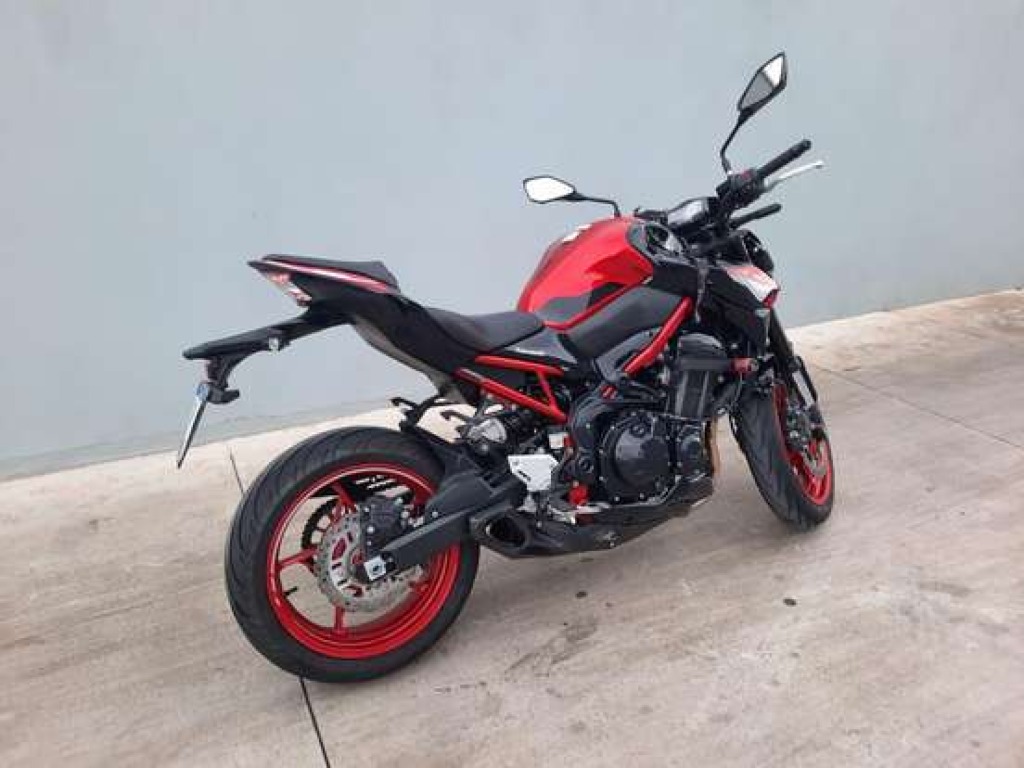imagem moto KAWASAKI Z 900 2024