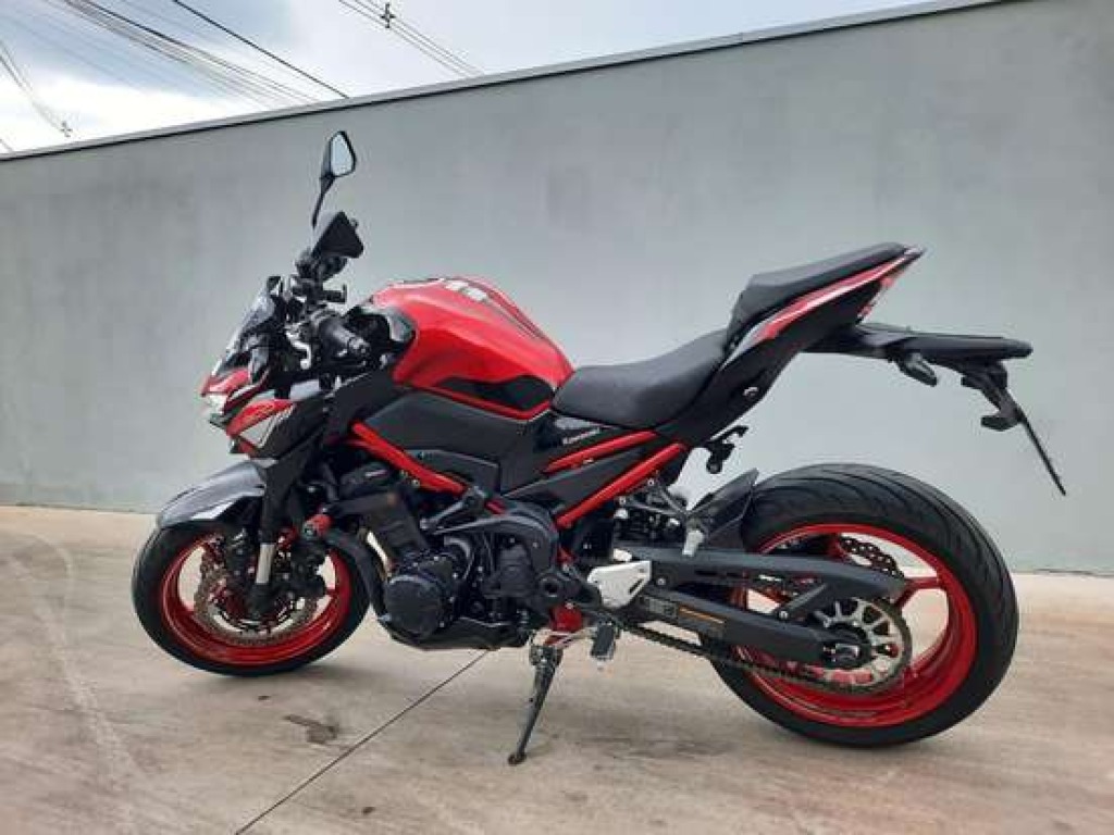Foto KAWASAKI Z 900 2024