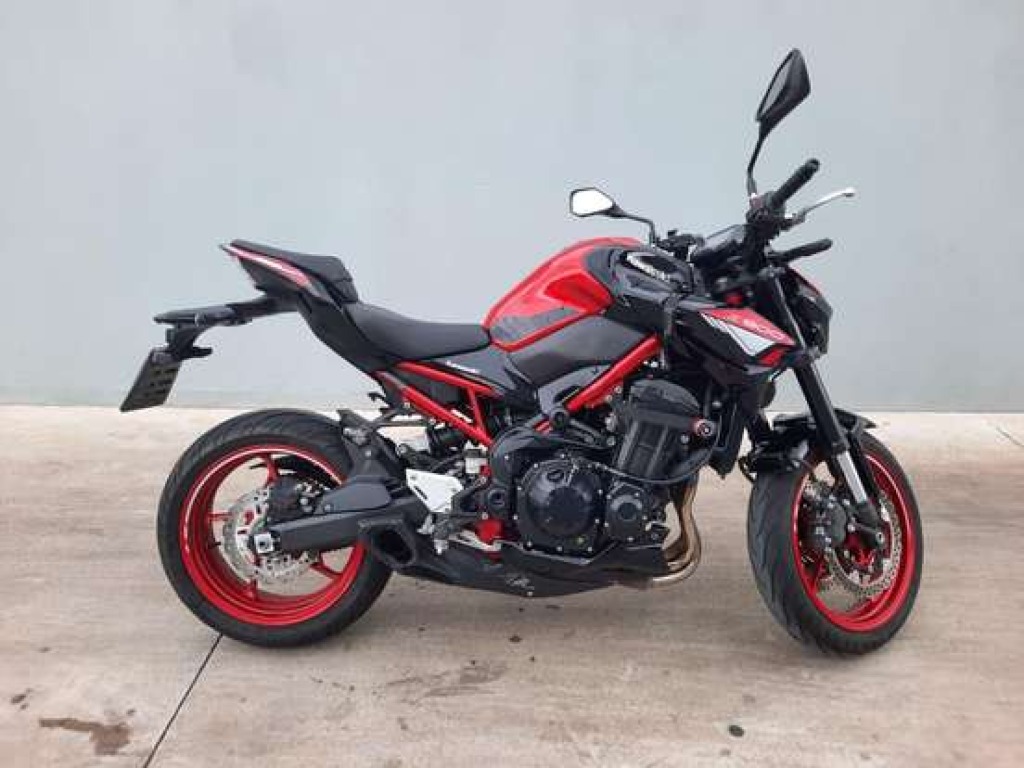 Foto KAWASAKI Z 900 2024