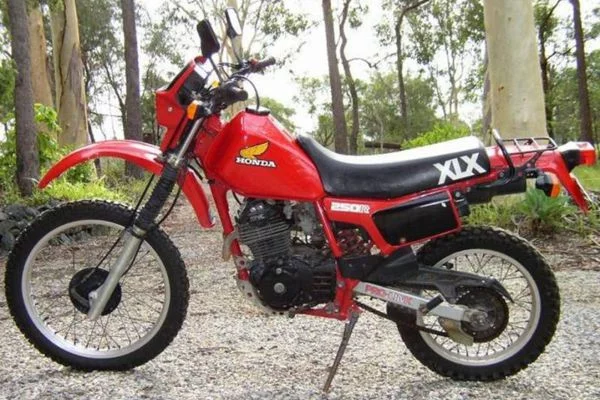 foto moto honda/xlx-250