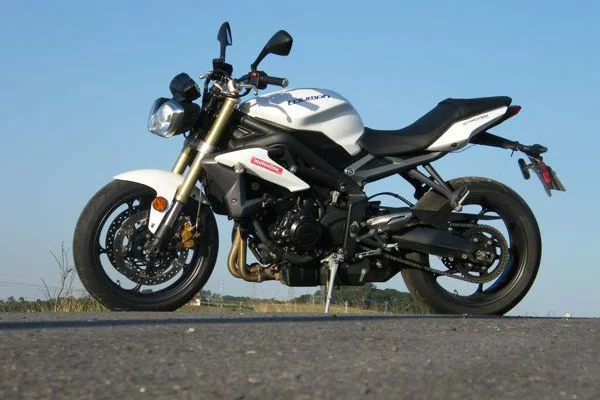 Foto Moto TRIUMPH STREET TRIPLE 675