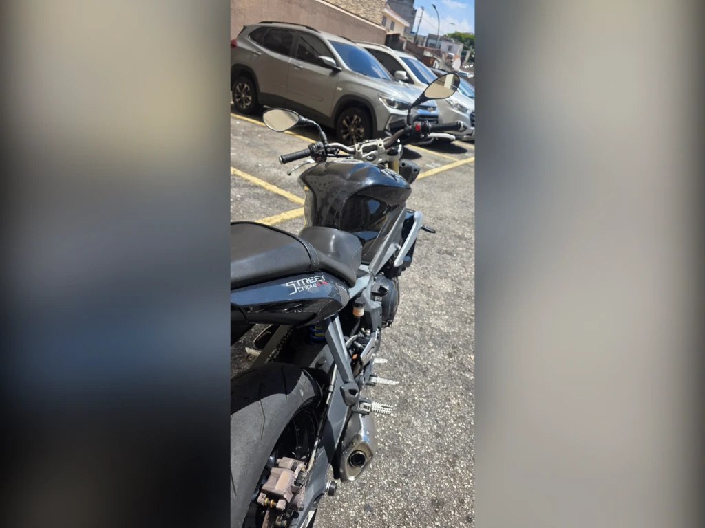 Triumph Street Triple 675 2015 preta à venda no Motonline - foto 8 de 11
