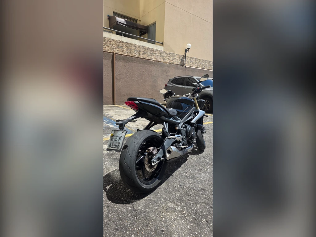 Triumph Street Triple 675 2015 preta à venda no Motonline - foto 5 de 11