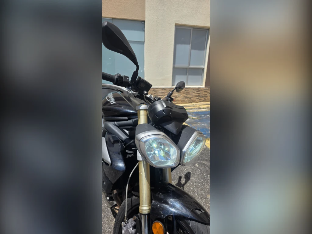 Triumph Street Triple 675 2015 preta à venda no Motonline - foto 4 de 11