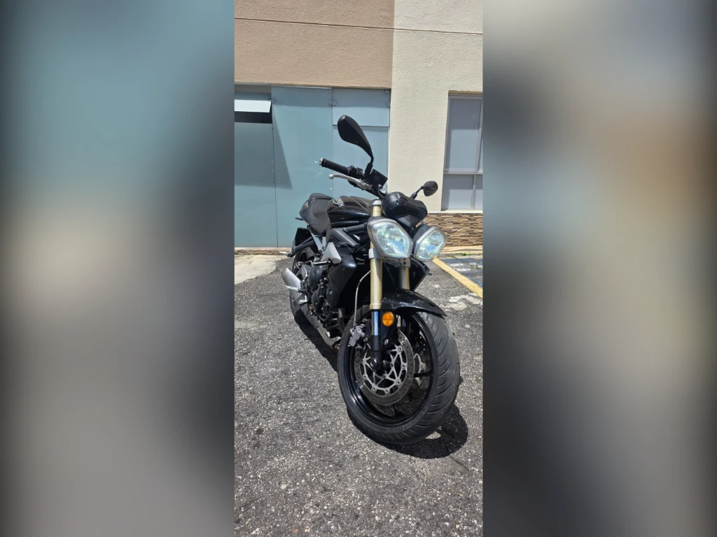 Triumph Street Triple 675 2015 preta à venda no Motonline - foto 3 de 11