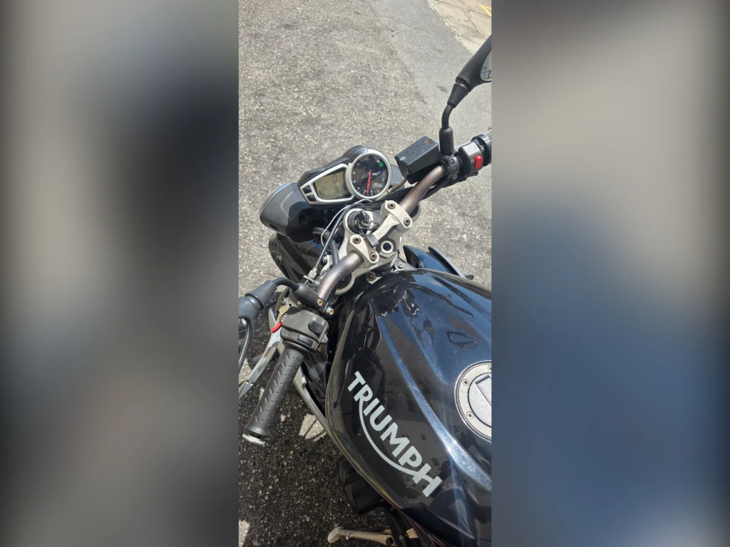 Triumph Street Triple 675 2015 preta à venda no Motonline - foto 9 de 11